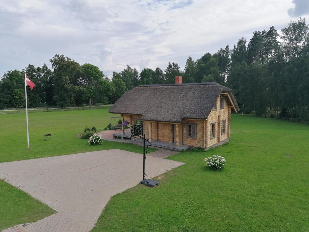 Guest House Unguri Stalbe Exterior photo
